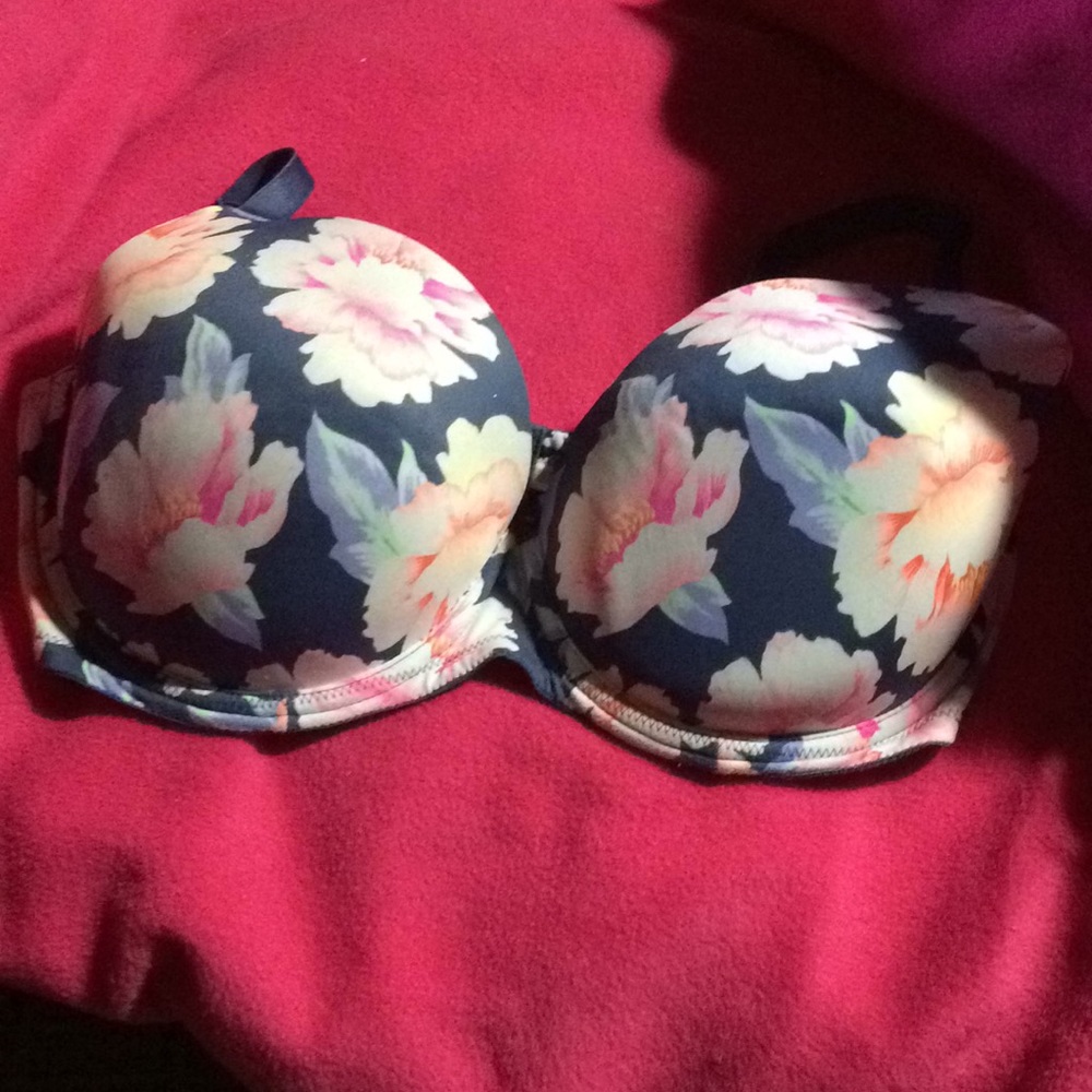 PINK Victoria’s Secret bra